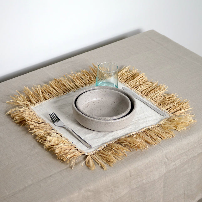 Set de table en coton écru et raphia