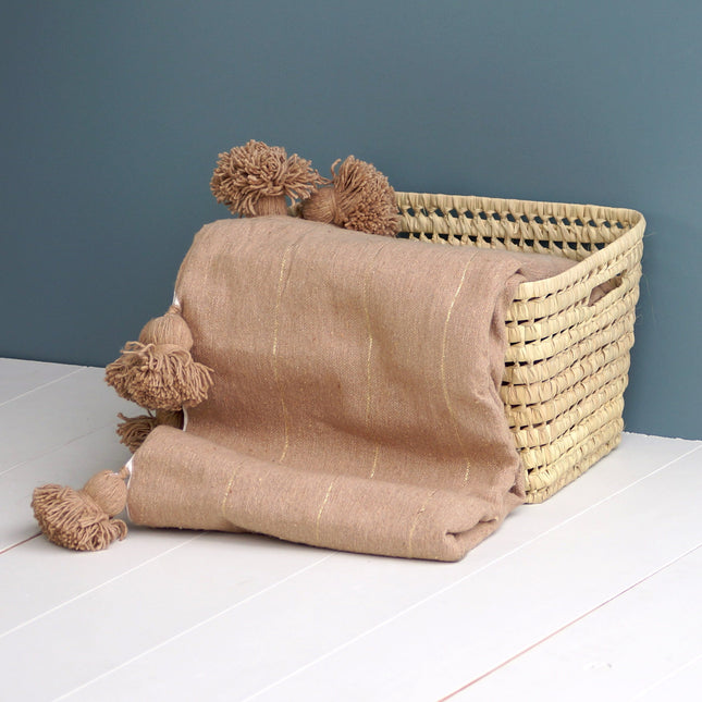 Plaid à pompons marocain marron rayures dorées