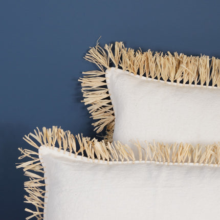 Housse de coussin en coton et franges en raphia