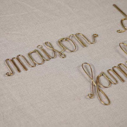 Mot en laiton doré - Maison de famille