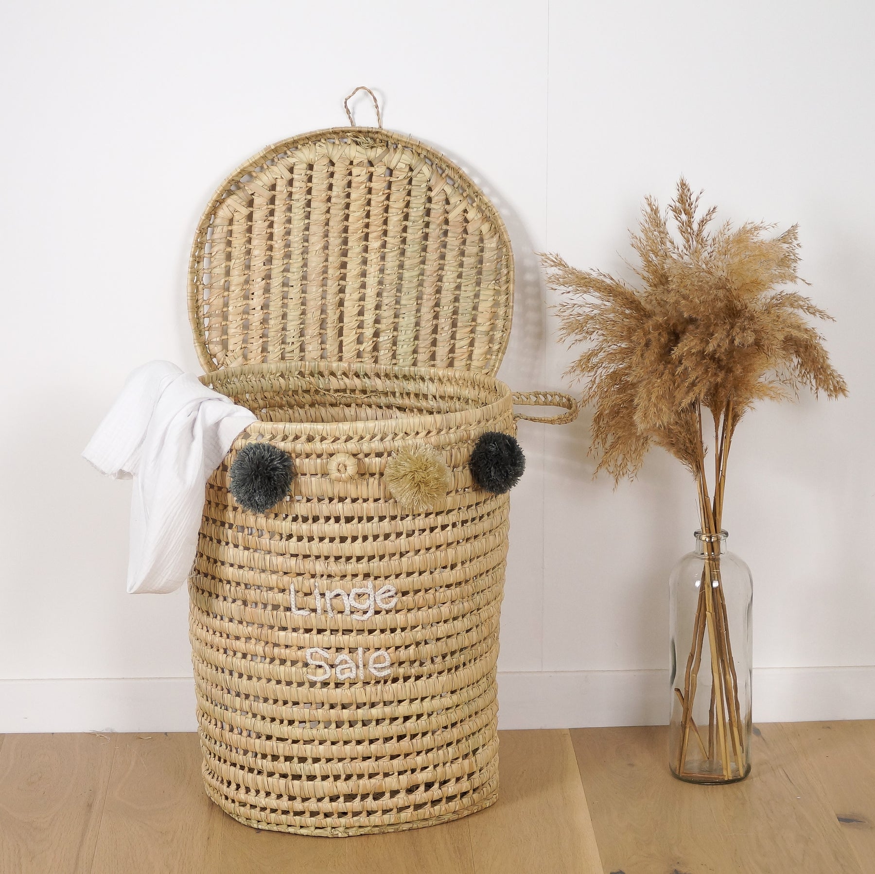 Panier à linge sale en corde de coton tricotée avec pompon, décor