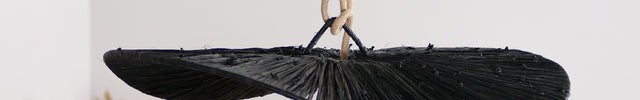 Suspension en raphia noir - Plate